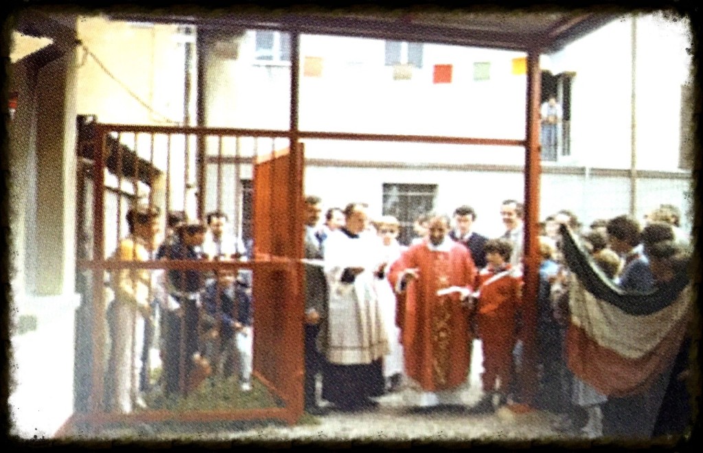 Padre Egidio con Don Franco Borgonovo inaugurano gli spogliatoi